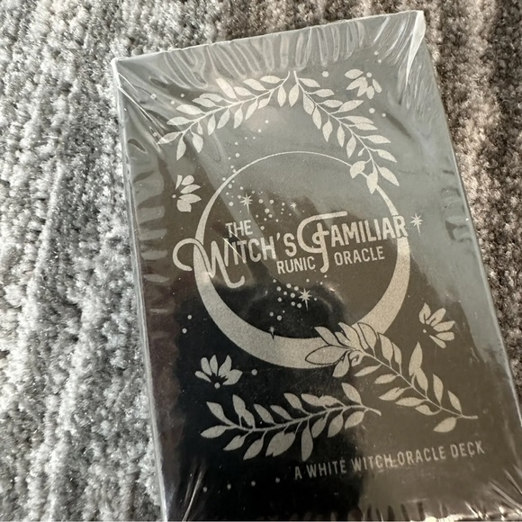 The Witchs Familiar Runic Oracle Card Deck Tarot A White Witch Oracle Deck New - Picture 3 of 9